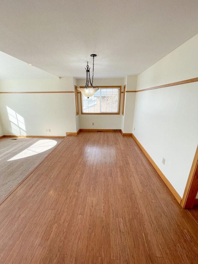 Building Photo - 3 bedroom, 2 bath House
