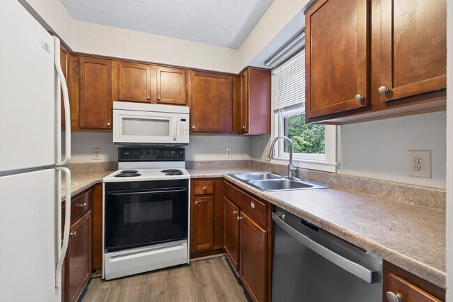 Building Photo - 5541 Kaplan Dr