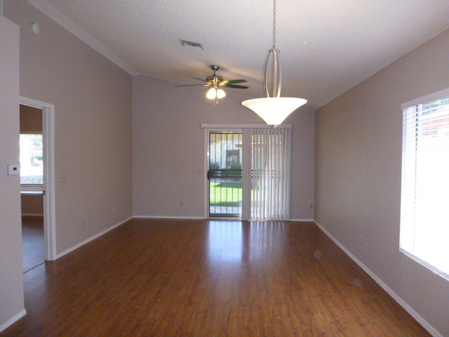 Building Photo - 1120 N Val Vista Dr