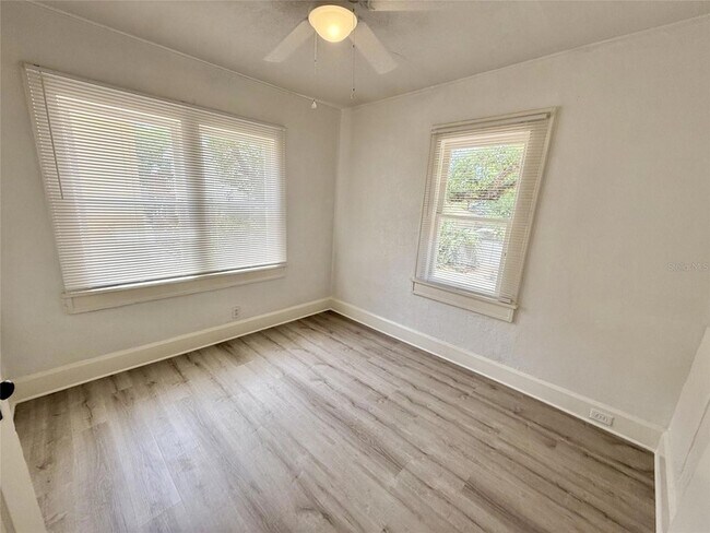 Foto del edificio - 1135 Highland St N