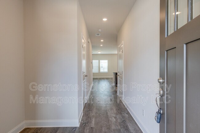 Building Photo - 821 Arrington Way