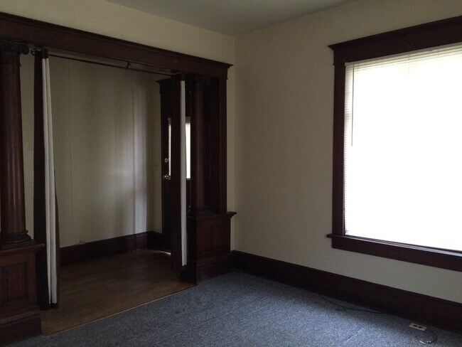 Building Photo - 1406 W 3rd St