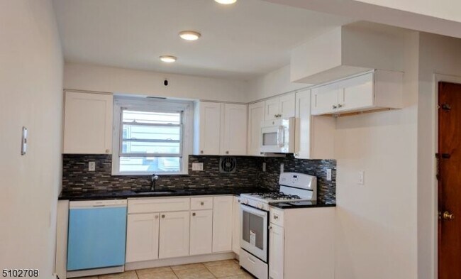 Building Photo - 315 Kennedy Dr