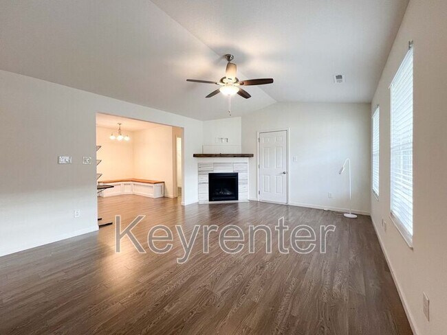 Foto del edificio - 3214 Jessie Cove Ln