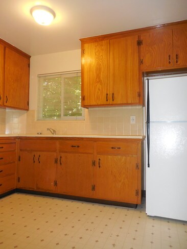 Building Photo - 1445 Ebener St