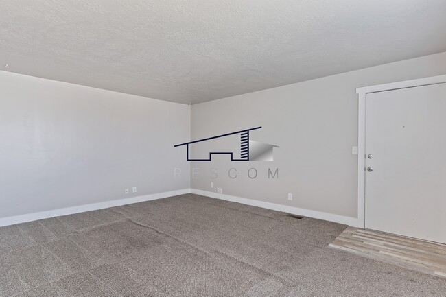 Building Photo - 447 W 4900 S