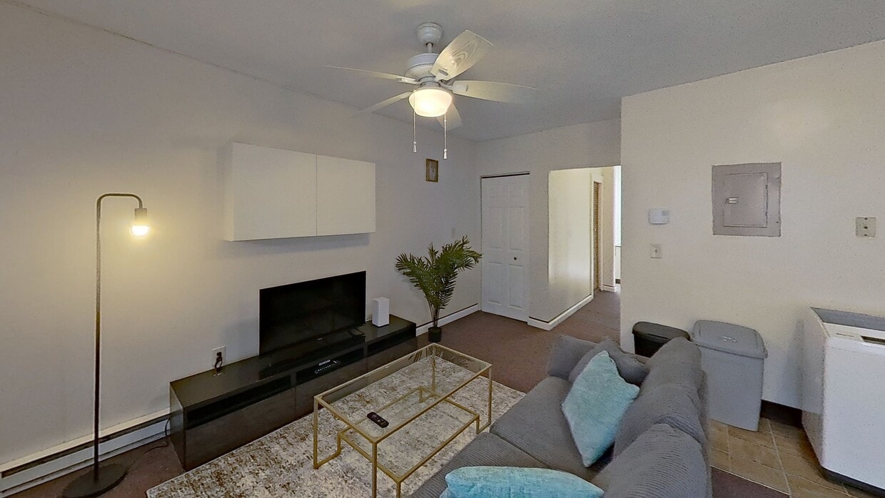 Photo - Private bedroom in 3 bed/1 bath Home