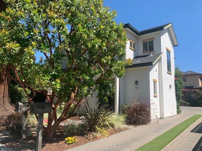 Foto del edificio - Beautiful Home Downtown Menlo Park