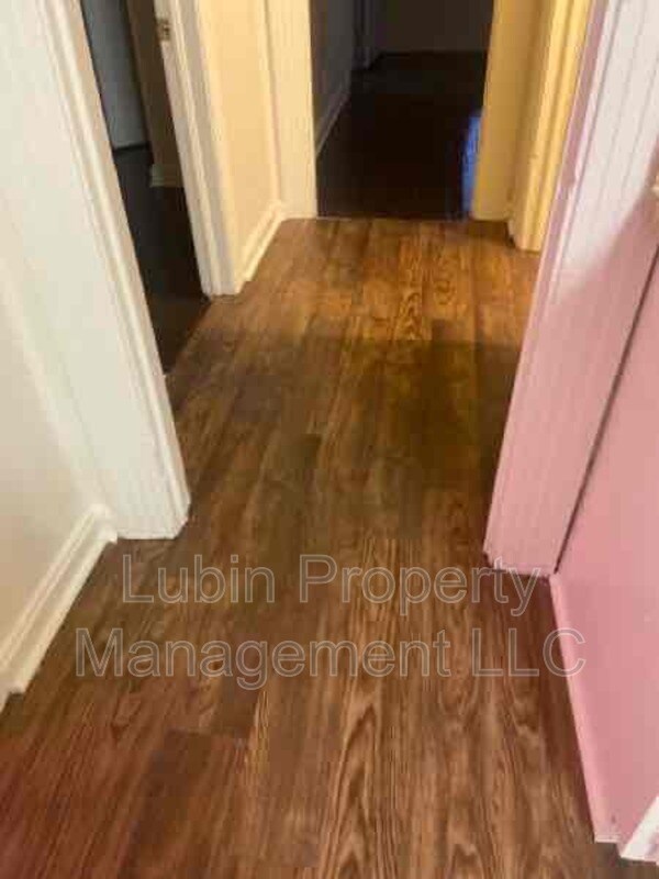 Building Photo - 1230 E Mallory Ave