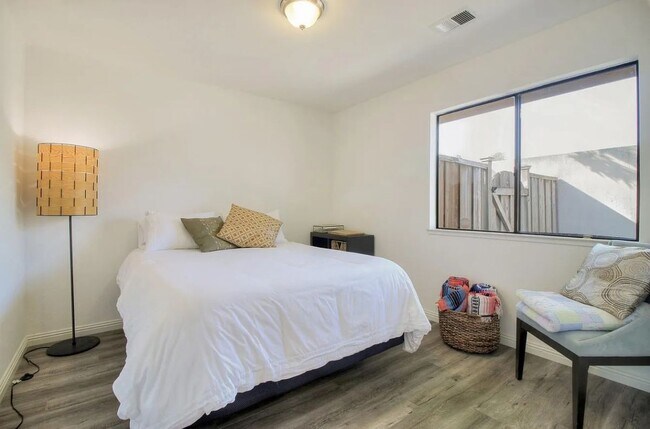 Foto del edificio - 1029 Foothill Dr