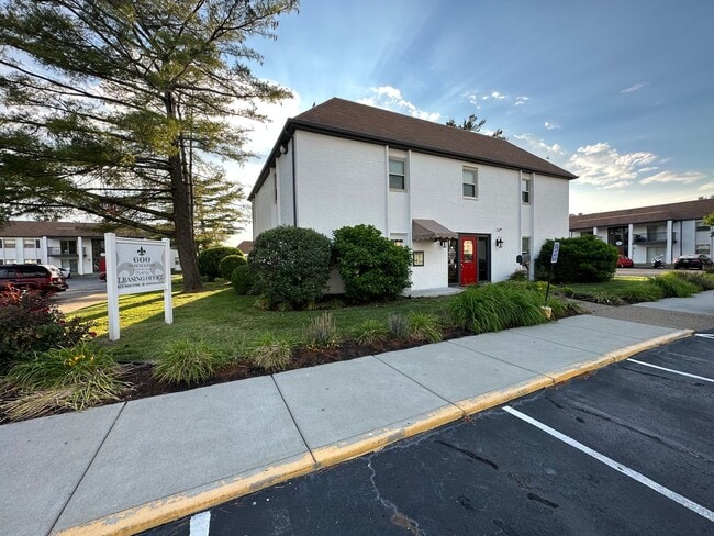 Building Photo - Evansville, Indiana*** 2 Bed 1 Bath $1079....