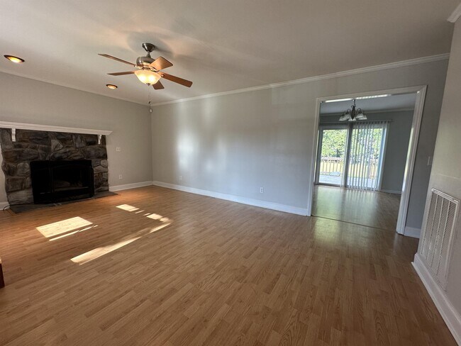 Foto del edificio - 145 Stoney Hill Ln