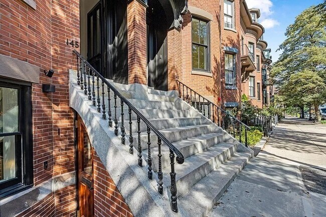 Building Photo - 145 Warren Ave