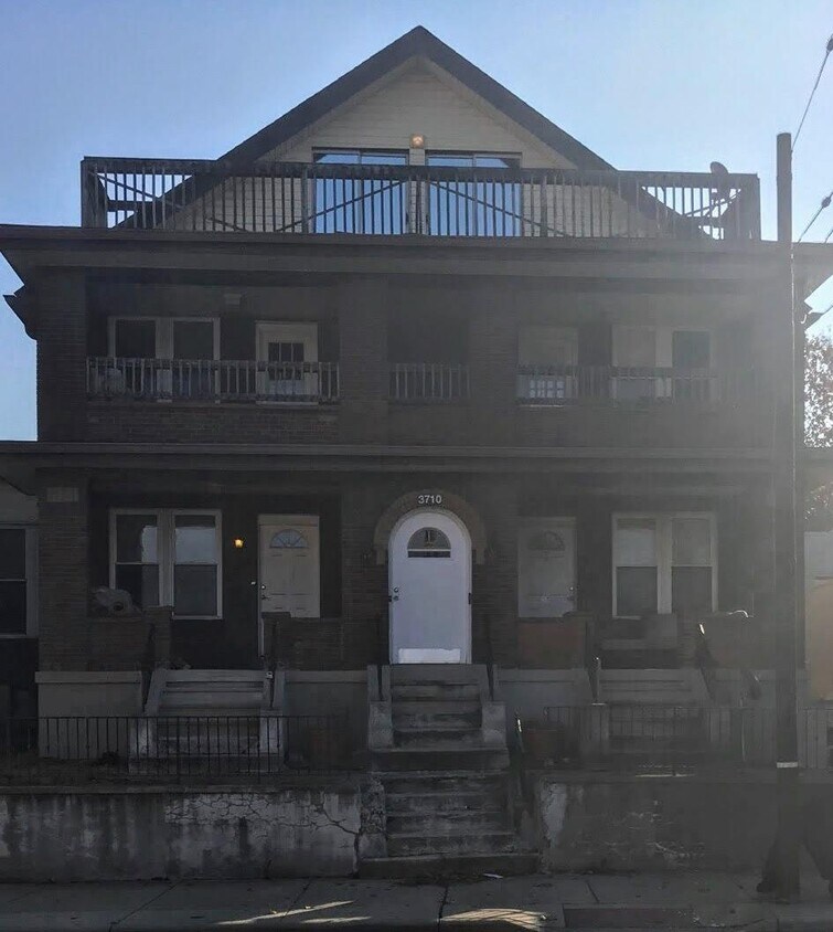 Primary Photo - 3710 Glenmore Ave