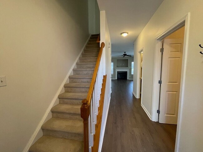 Foto del edificio - 110 Cline Falls Drive - Bev Roberts Rental...