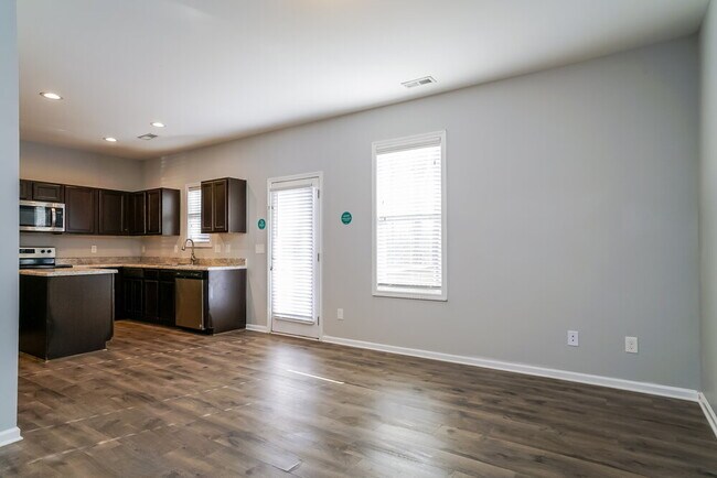 Building Photo - 115 Oakdale Ave