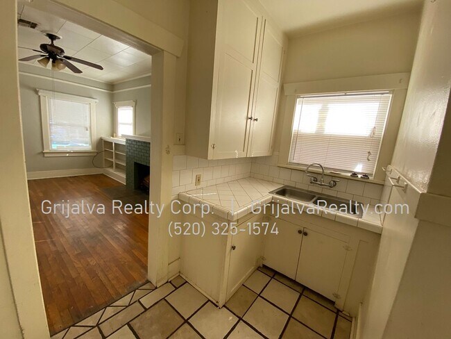 Building Photo - 215 N Bean Ave