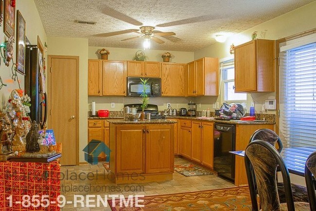 Building Photo - 5644 Summerville Dr