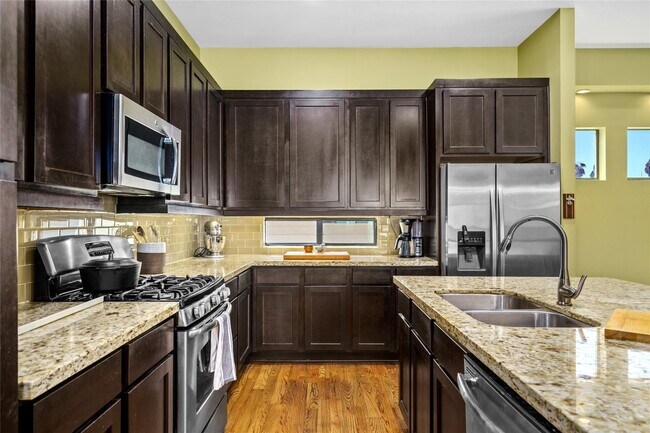 Foto del edificio - 1720 Live Oak St