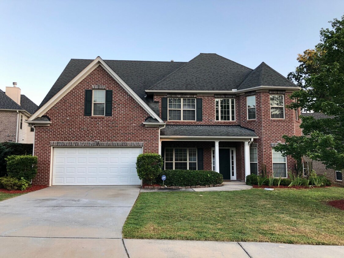Foto principal - Beautiful 5 Bed 4 Bath Home in Heart of Co...
