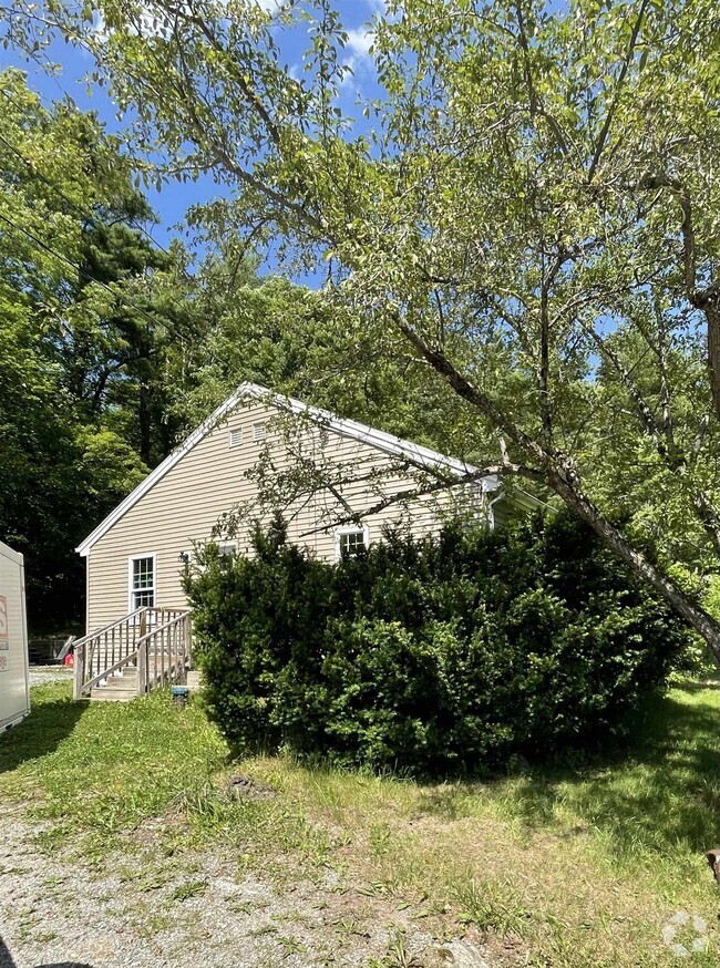 Building Photo - 35 Clinton Rd
