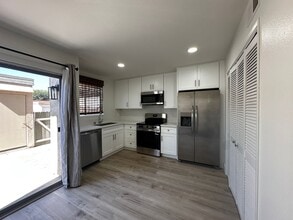 Building Photo - 637 Beverly Pl
