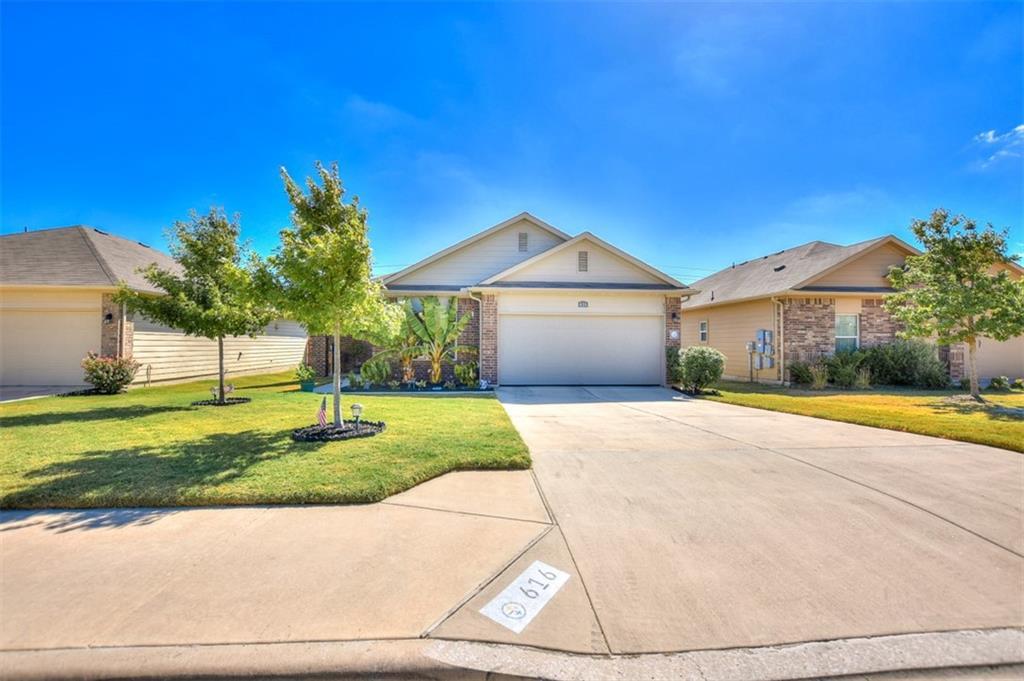 Foto principal - 616 Donegal Ln