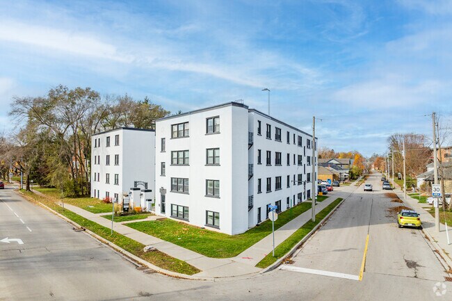 Building Photo - Trafalgar Apartments