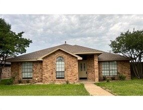 Building Photo - 300 W Stoneybrook Dr