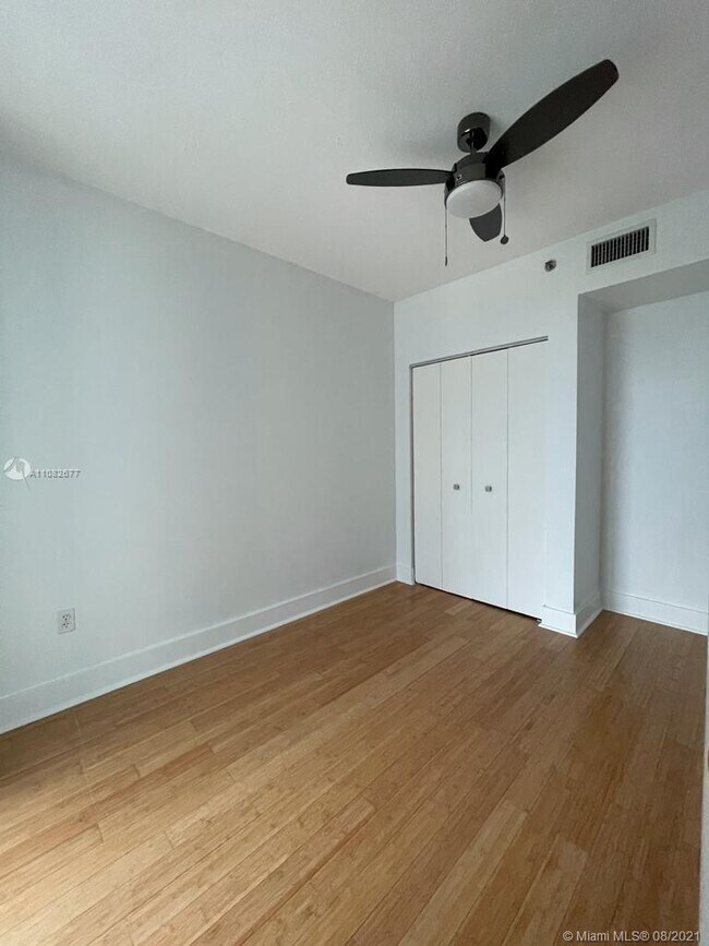 Building Photo - 1401 SW 22nd St