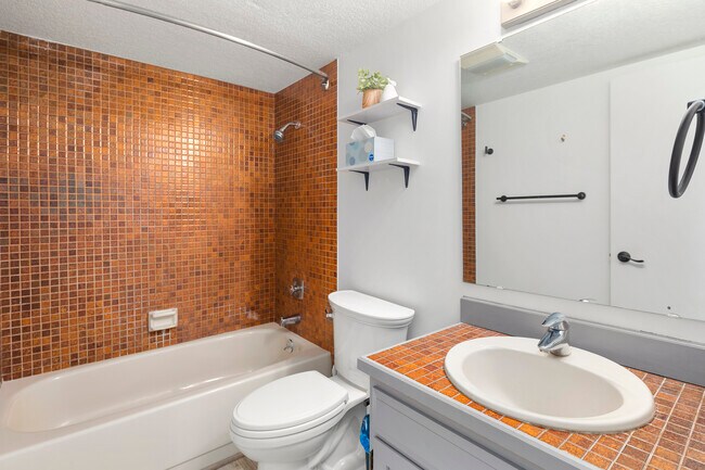 Building Photo - 303 13th Ave E