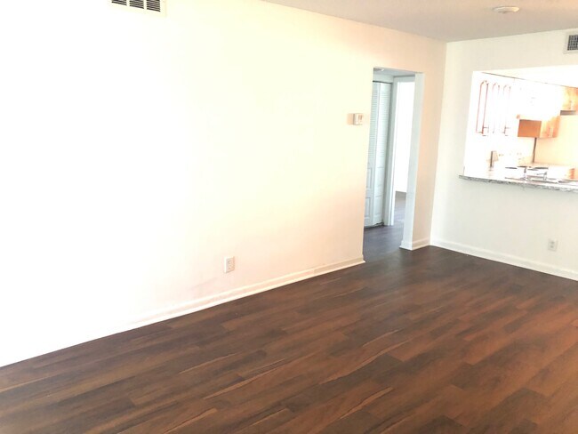 Foto del edificio - 203 Lake Pointe Dr