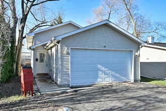 Building Photo - 19 E Pineview Dr