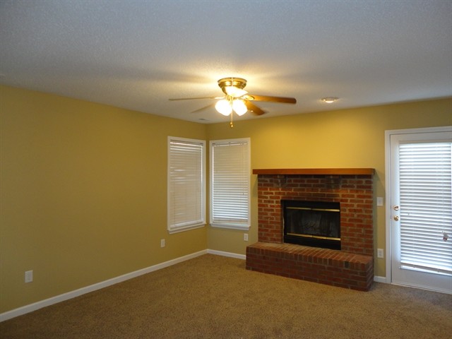 Building Photo - 15318 Ten Point Dr