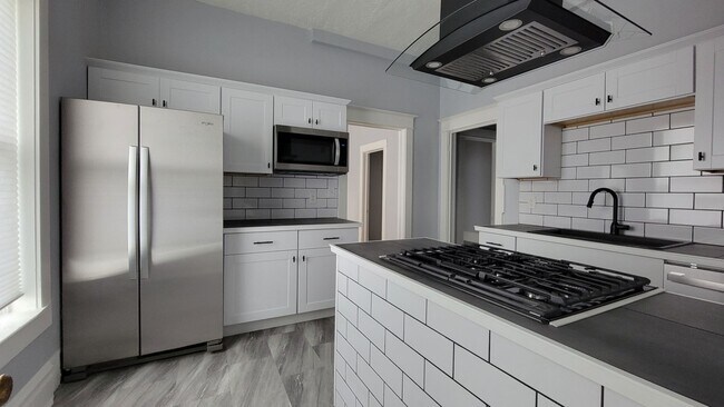 Foto del edificio - Sweet 2 BR Avenues Pad