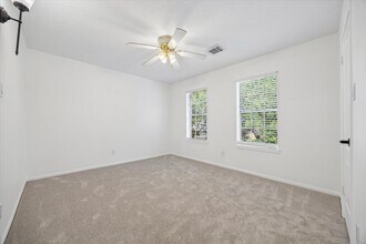 Building Photo - 2431 Parkwood Ln