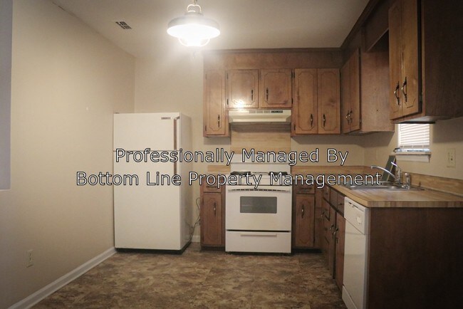 Building Photo - 6201 Blue Jay Ln