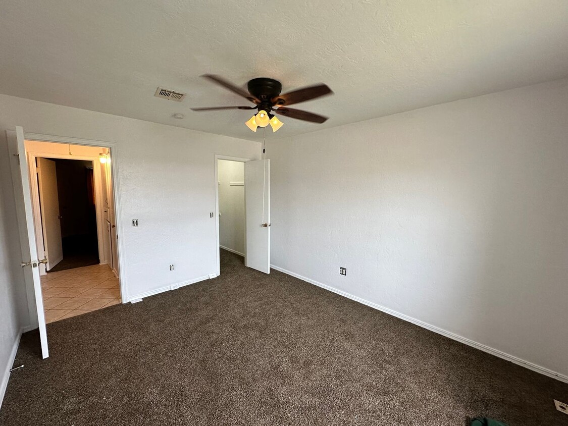 Foto principal - 2 bed/ 1 bath condo in Bethany