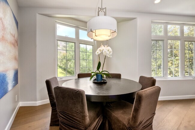 Building Photo - 2896 Torrey Pines Rd
