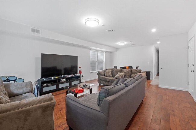 Foto del edificio - 718 23rd St