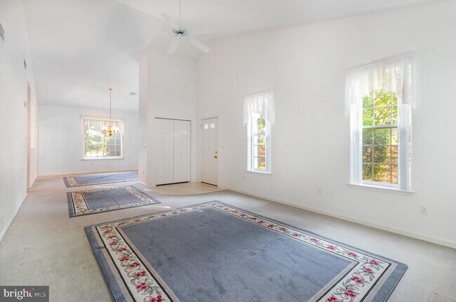Foto del edificio - 660 Springhouse Ln