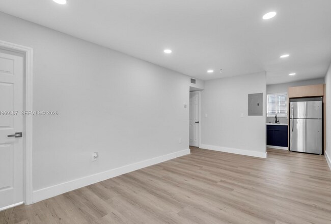 Foto del edificio - 560 NE 63rd St
