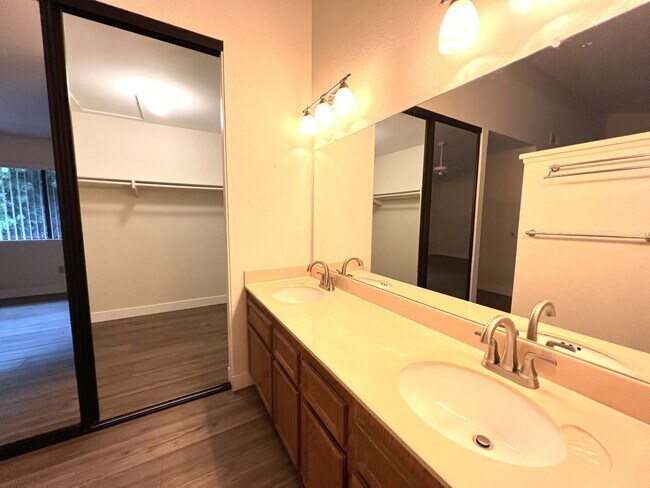 Foto del edificio - 375 Windjammer Cir