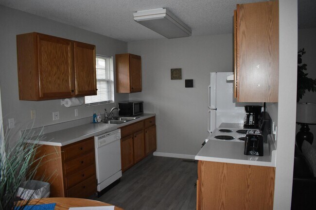 Building Photo - 3011 Bluff Ridge Dr