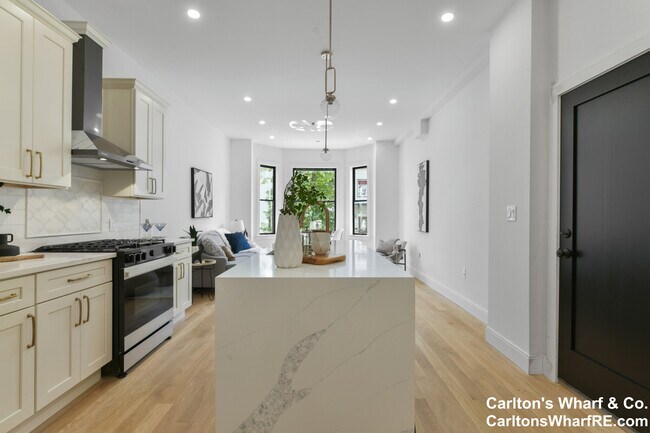 Building Photo - 24 Marion St