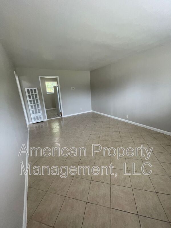 Foto del edificio - 719 S Troost Ave