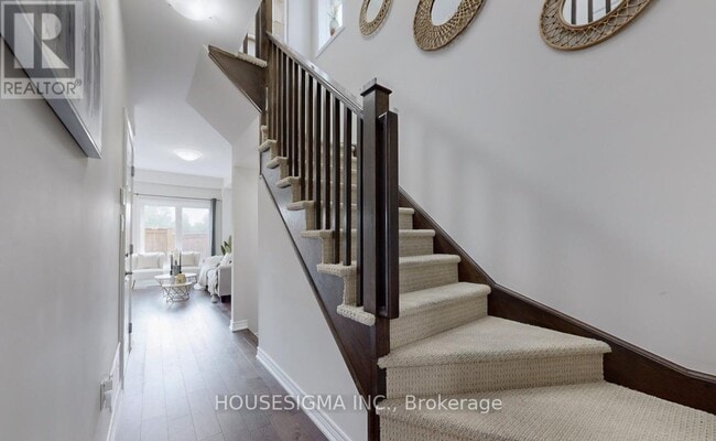 Photo du bâtiment - 377-377 Glancaster Rd