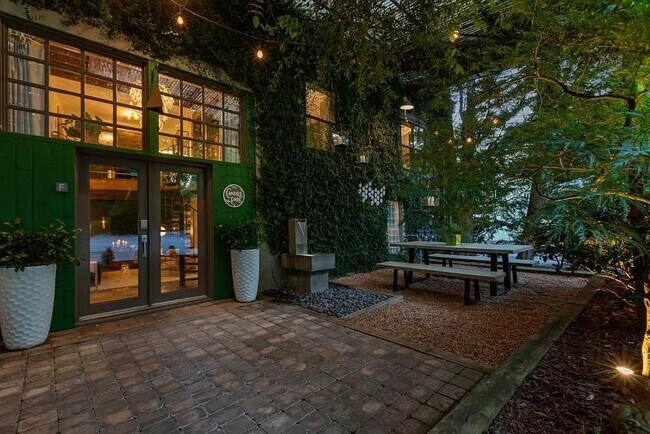 Foto del edificio - 1570 DeKalb Ave NE