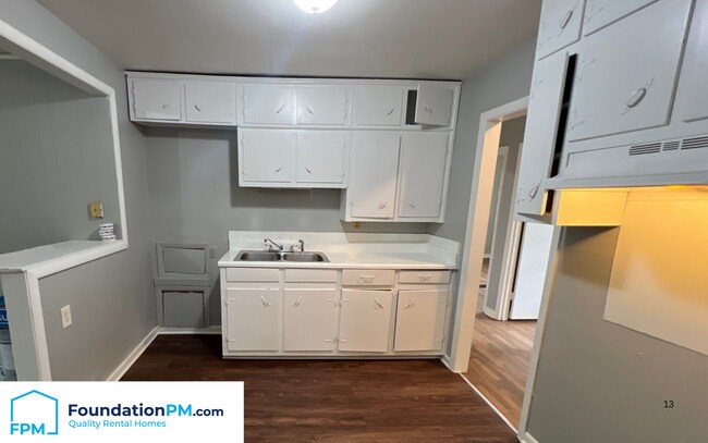 Building Photo - 1700 Dabbs Ave