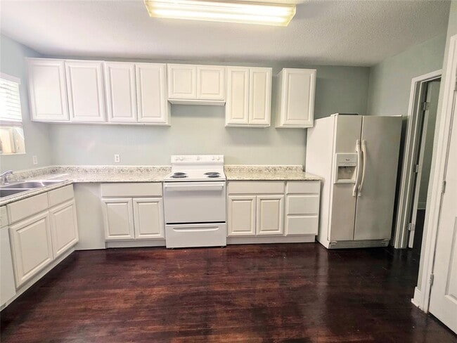 Building Photo - 1552 Lombardy St
